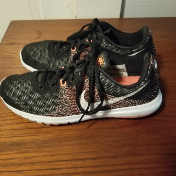 Nike Flex women's sz 8.5 in very GUC. Cleaned and sanitized. - Picture 2 of 9